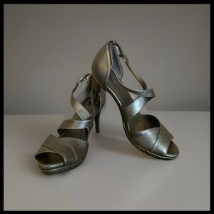 Life Stride Size 10M pewter gray open toe strappy heels